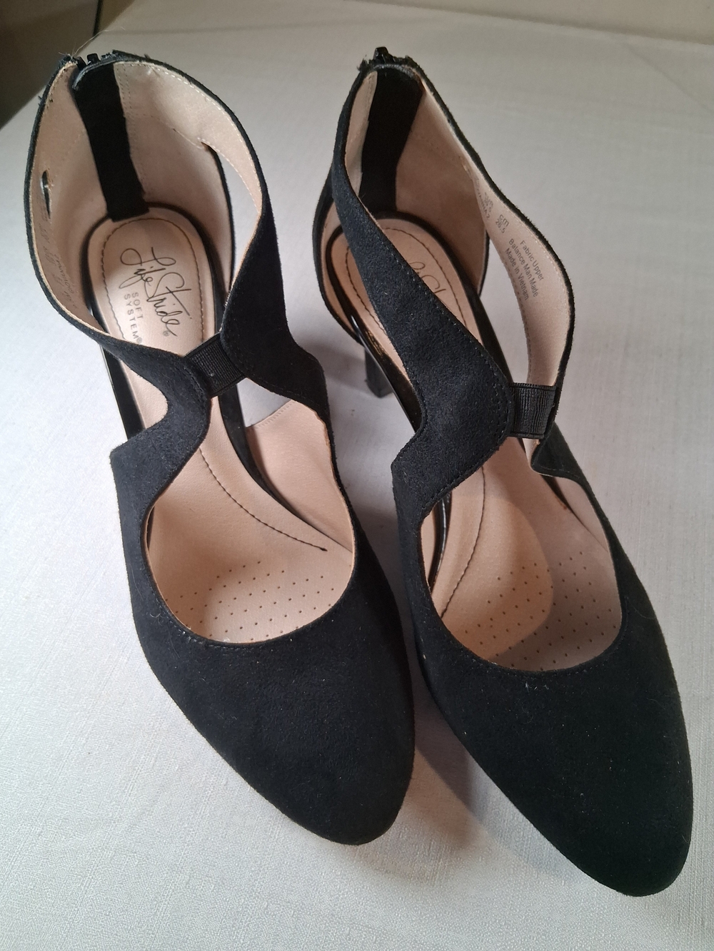 sku100 Life Stride Black Suede T-Strap Pointed Heels Soft System Size 9.5